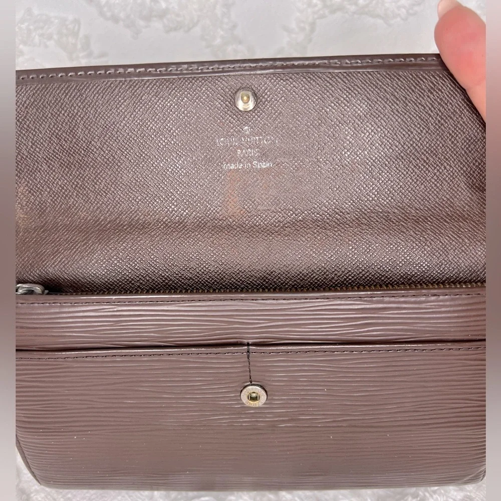 LOUIS VUITTON • EPI LEATHER • SARAH WALLET